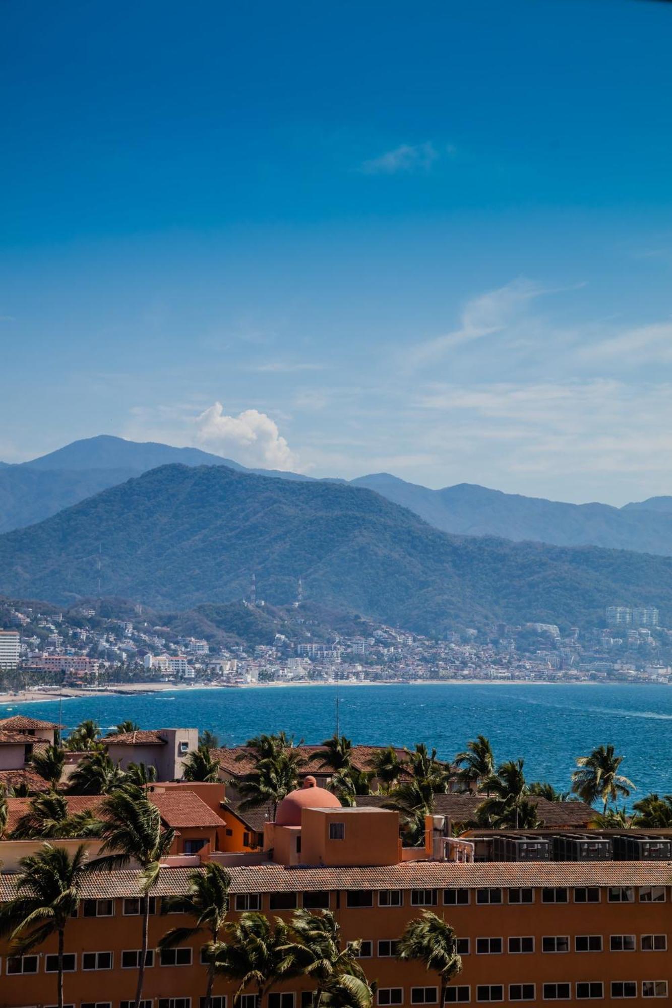 One Puerto Vallarta Aeropuerto Luaran gambar