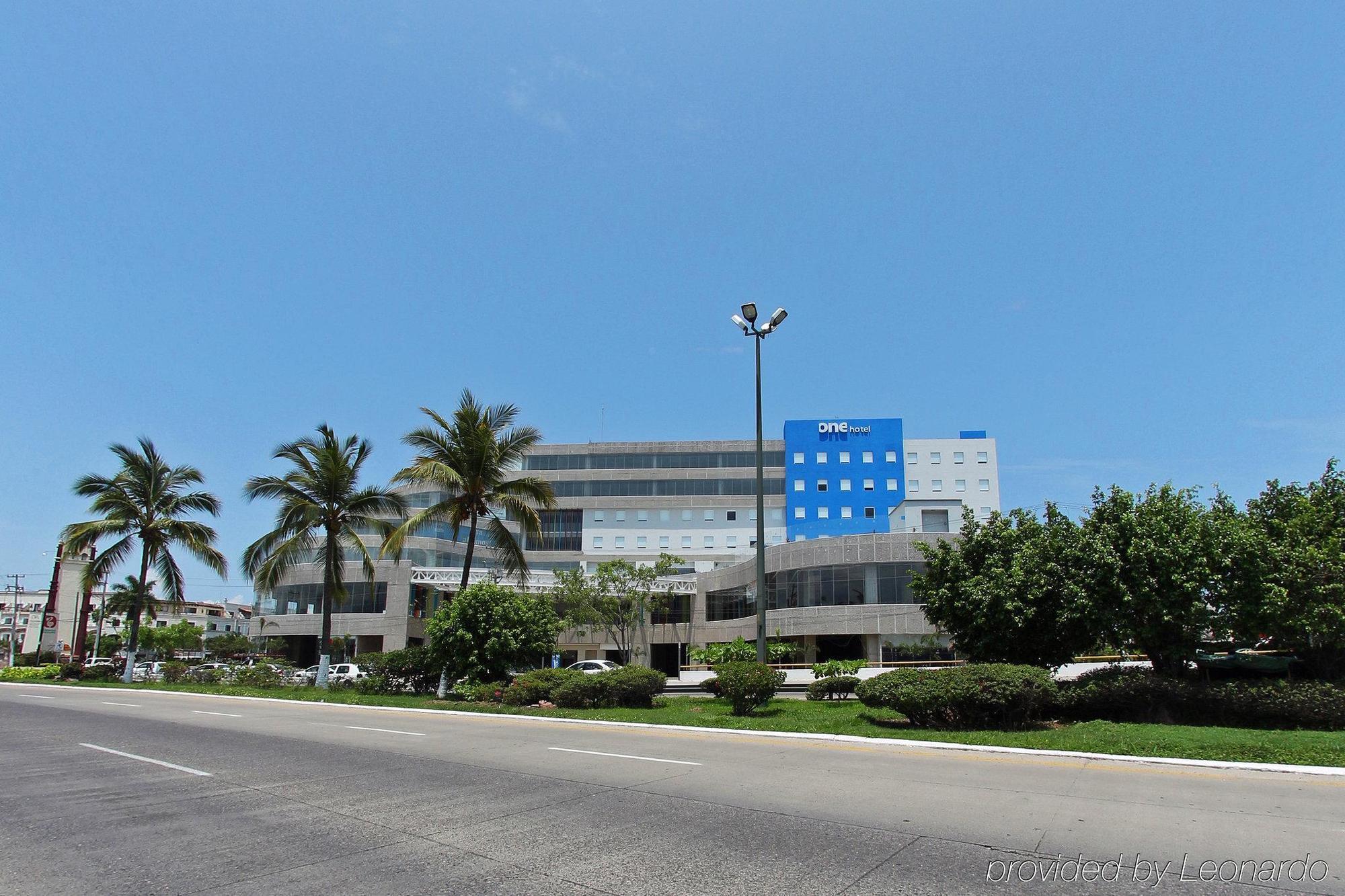 One Puerto Vallarta Aeropuerto Luaran gambar