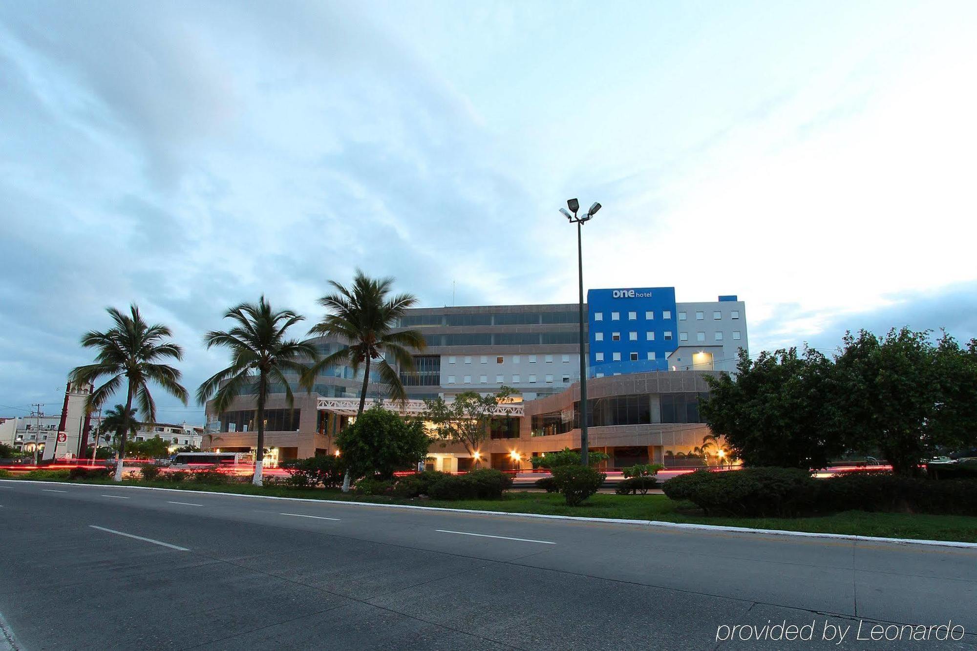 One Puerto Vallarta Aeropuerto Luaran gambar