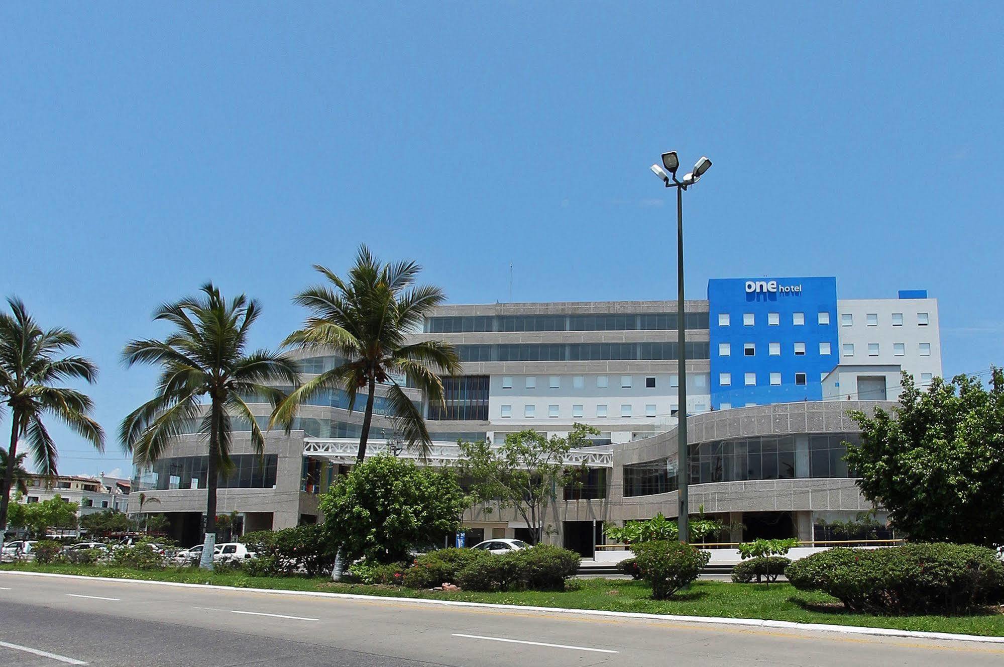 One Puerto Vallarta Aeropuerto Luaran gambar